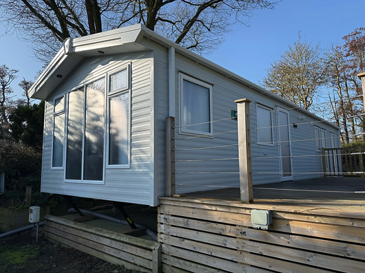Willerby Salisbury Caravan B4 located on  Blackthorn Lake