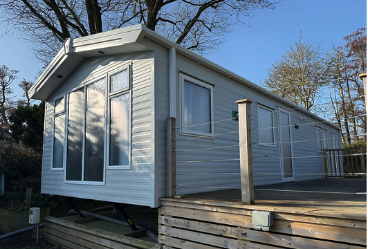 Willerby Salisbury Caravan B4 located on  Blackthorn Lake